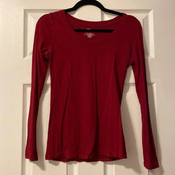 Basic Red T-shirt - Picture 1 of 2
